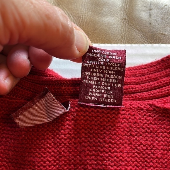 Merona-size XL-Red Long sleeve cardigan sweater. 55% acrylic, 45% cotton. - Picture 4 of 7